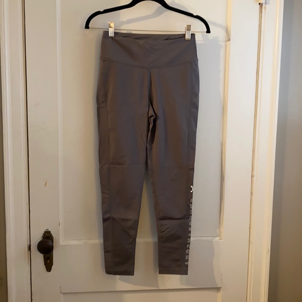 Gray never worn Orangetheory leggings size small